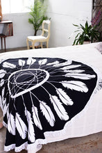 Load image into Gallery viewer, DREAMCATCHER- Round Towel