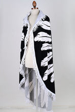 Load image into Gallery viewer, DREAMCATCHER- Round Towel