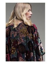 Load image into Gallery viewer, Velvet floral kimono
