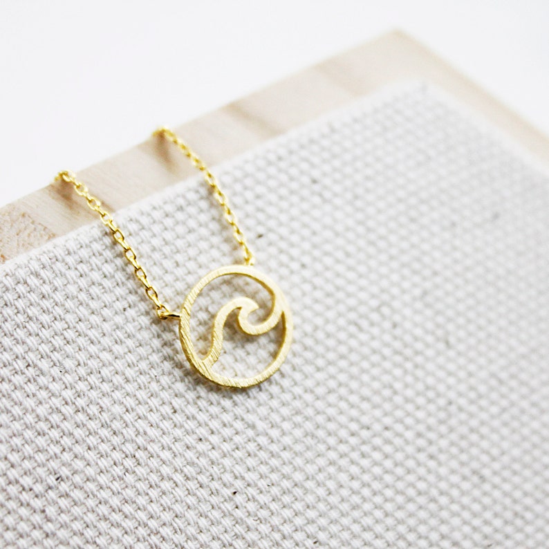 WAVE NECKLACE